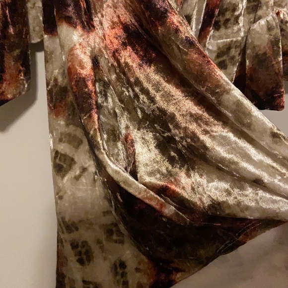 Long Sleeve Velvet Feel Cream & Rust Flowy Short Dress Open Shoulder W/ Pockets - Picture 7 of 10